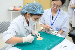 Đề xuất miễn học phí và hỗ trợ sinh hoạt phí cho sinh viên ngành Y